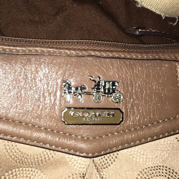 Authentic coach purse - Picture 2 of 6